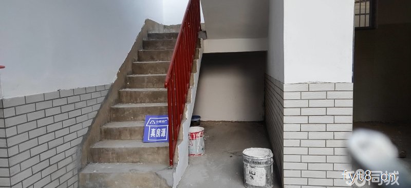 一楼超大带院装修好的,城中心地段,出路方便价格不贵吆